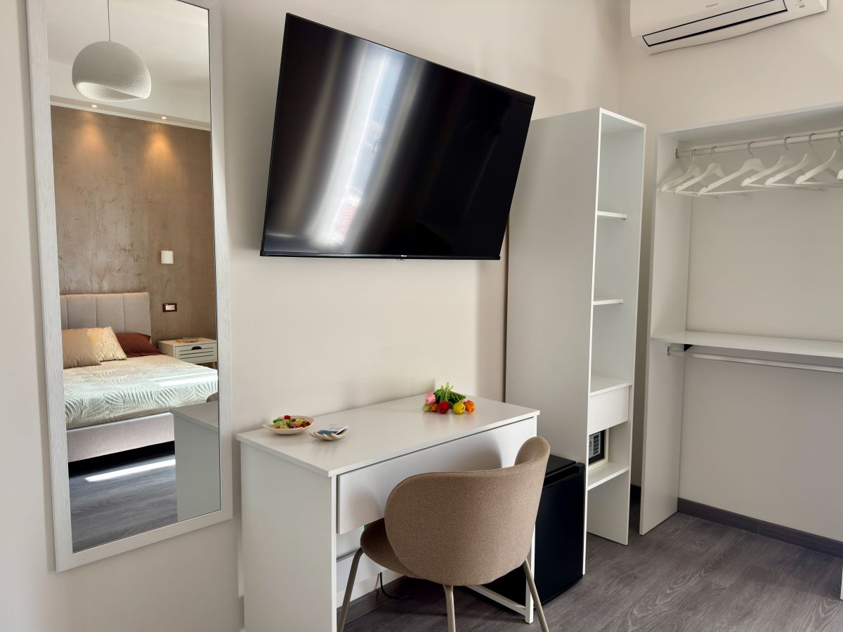 camera-3-armadio-e-tv